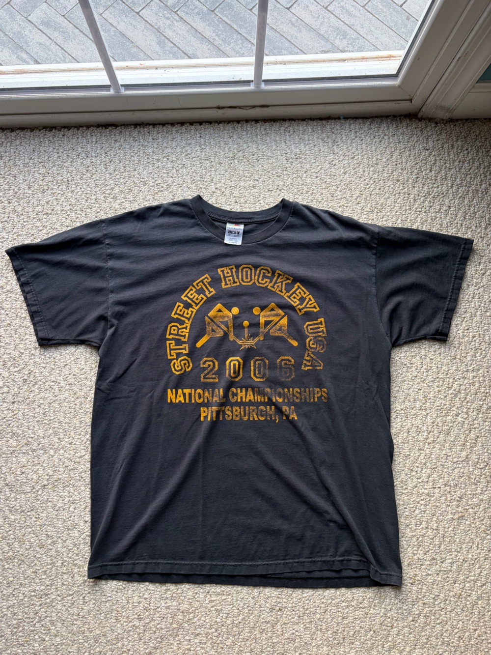 Y2K Fruit of the Loom Black Short-Sleeve Tee. USA hockey team shirt. Size XL.